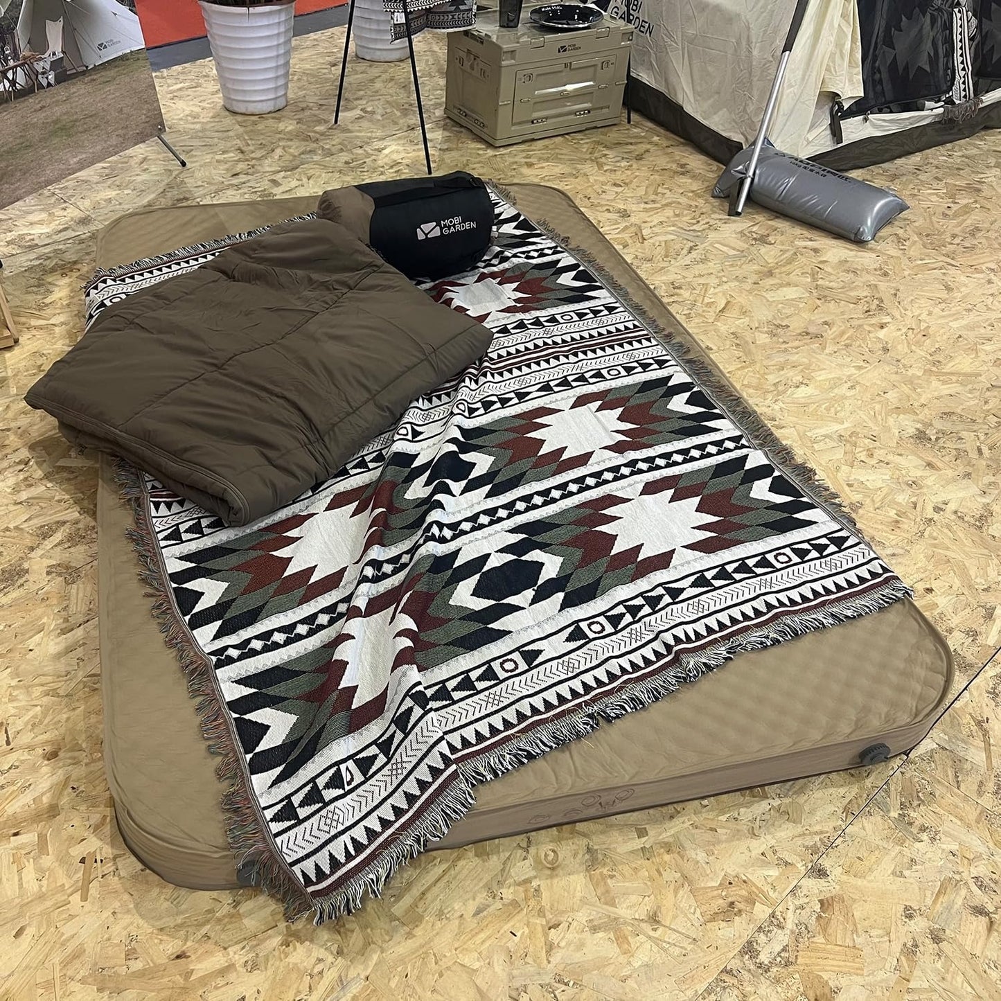 Native Pattern Throw Blanket – Warm Southwestern Design for Home Decor