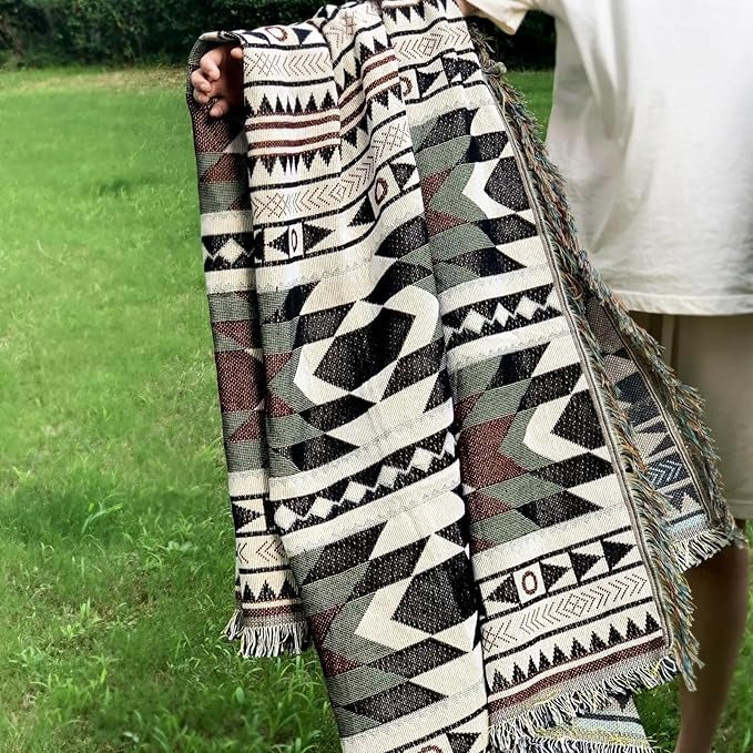 Native Pattern Throw Blanket – Warm Southwestern Design for Home Decor